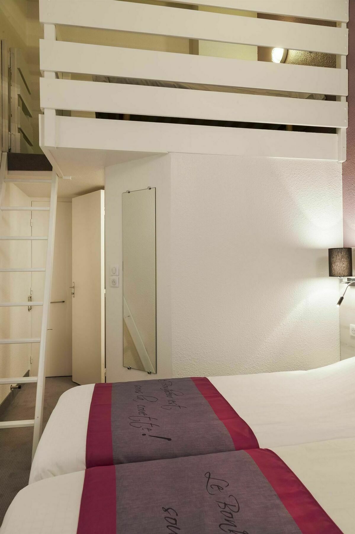 Kyriad Lille Est - Villeneuve D'Ascq Экстерьер фото